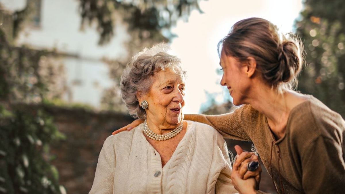 ¿Cuánto cuesta de media tener alguien cuidando a tus mayores?