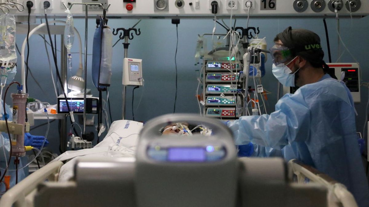 Cinco sanitarios de las Urgencias de un hospital de Valencia, positivos en coronavirus: denuncian falta de ventilación