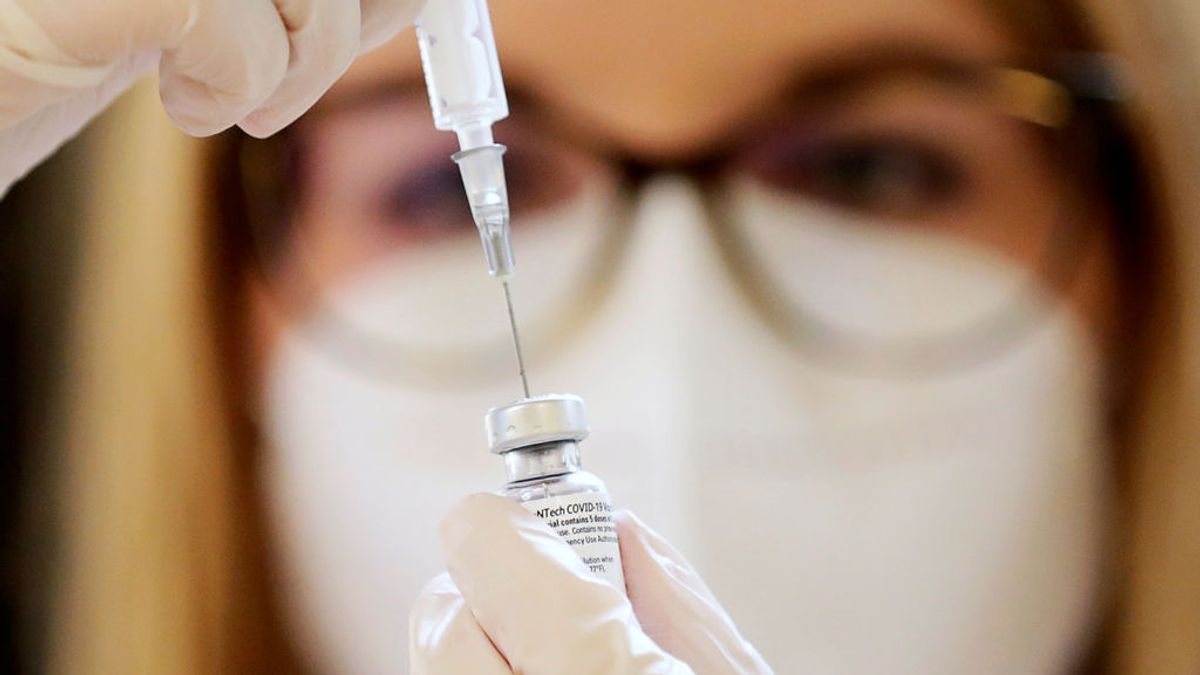 Ocho enfermeras reciben una sobredosis de la vacuna contra el coronavirus: cuatro de ellas, ingresadas