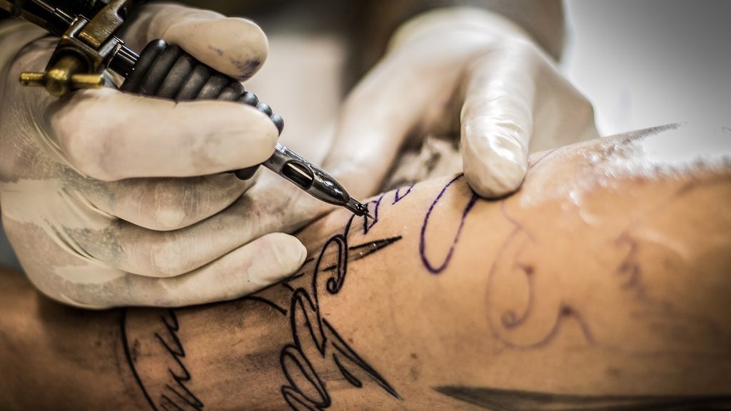Cómo borrar un tatuaje Cómo borrar un tatuaje