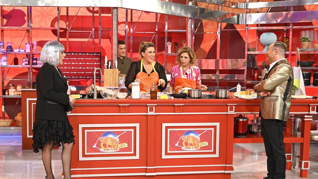 Carlota Corredera, Agatha Ruiz de la Prada, Amador Mohedano y Antonio David Flores sirven ‘La Última Cena’ de 2020 en Telecinco