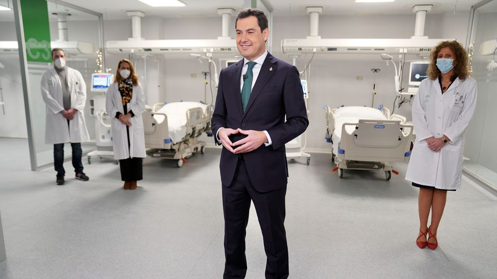 Moreno dice que la sanidad pública andaluza tiene “más recursos y profesionales que nunca” Moreno dice que la sanidad pública andaluza tiene “más recursos y profesionales que nunca”