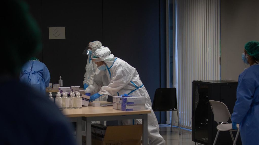 Andalucía registra la mayor cifra de contagios de diciembre en vísperas de Nochevieja y suma 17 muertes Andalucía registra la mayor cifra de contagios de diciembre en vísperas de Nochevieja y suma 17 muertes