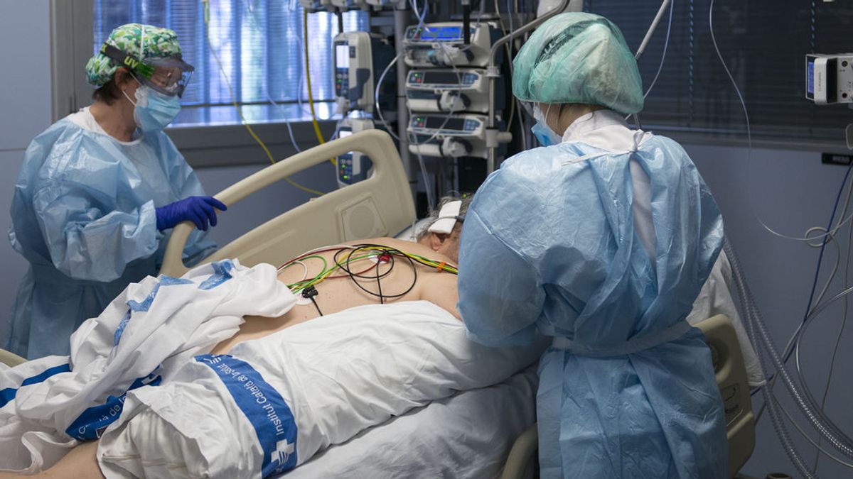 Casi 14.000 enfermos covid despedirán el año desde una cama de hospital Casi 14.000 enfermos covid despedirán el año desde una cama de hospital