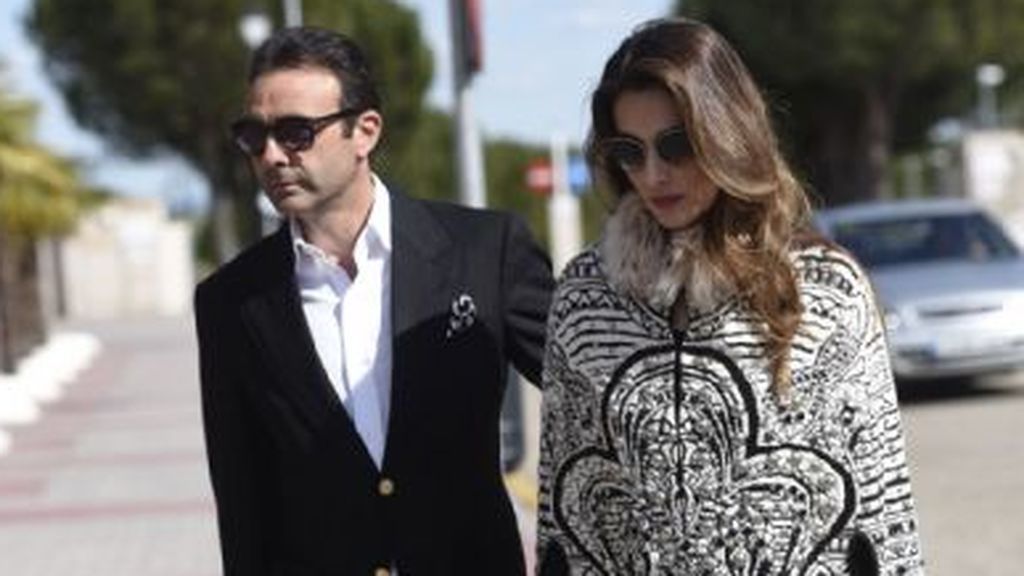 Las navidades de Enrique Ponce y Paloma Cuevas: así pasaron Nochebuena y Navidad