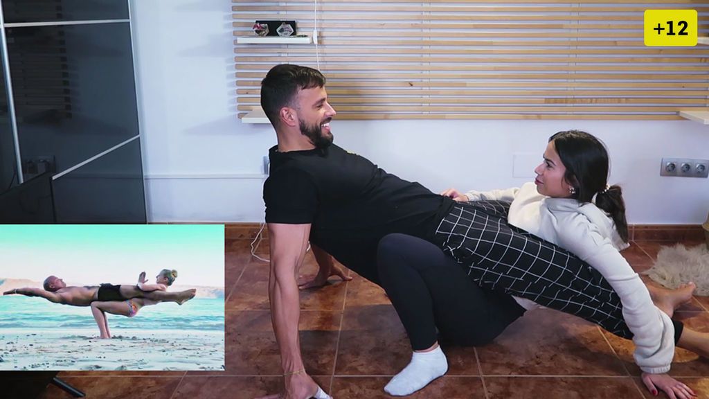 Cristian Atm y Alba ponen a prueba su confianza haciendo yoga en pareja (2/2)