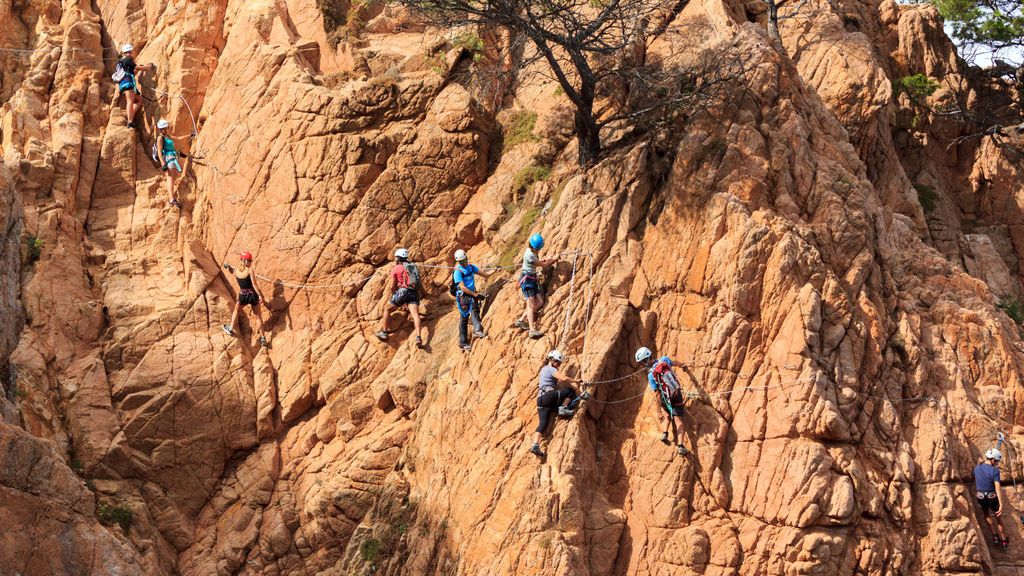 ¿Qué material mínimo necesitas para hacer escalada deportiva?