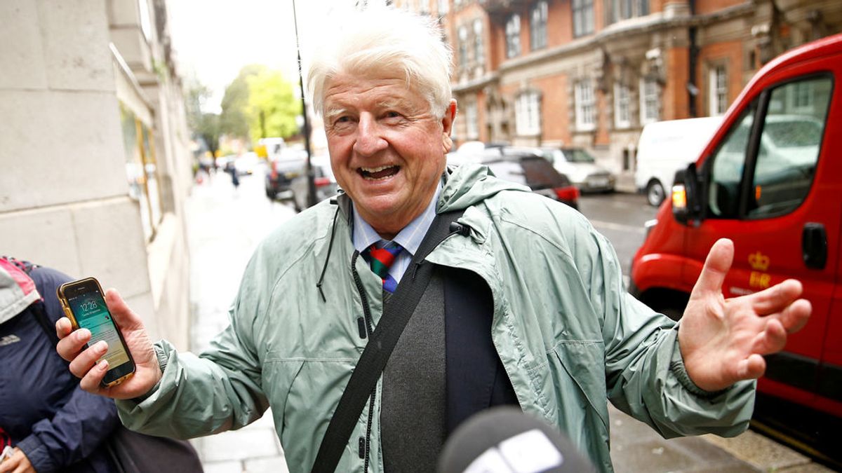 El padre de Boris Johnson se desmarca del Brexit y solicita la ciudadanía francesa: "Siempre seré europeo" El padre de Boris Johnson se desmarca del Brexit y solicita la ciudadanía francesa: "Siempre seré europeo"