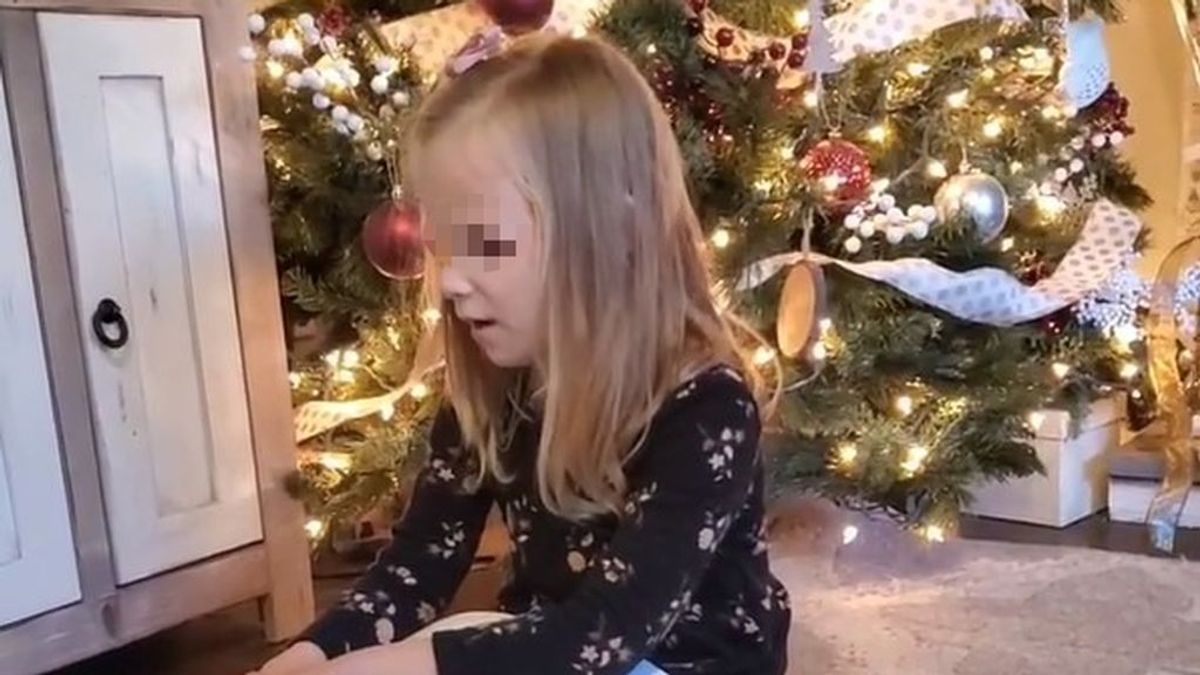 La reacción de una niña ciega al descubrir que ha recibido los libros de 'Harry Potter' en braille por Navidad