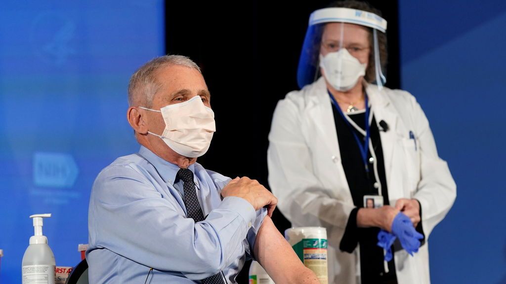 Fauci prevé que EE. UU. controle la pandemia para el próximo otoño Fauci prevé que EE. UU. controle la pandemia para el próximo otoño