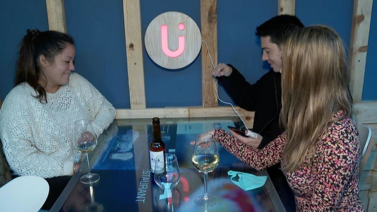 El primer restaurante inteligente de Europa está en Barcelona: "En las mesas interactivas puedes hacer todo lo que imagines" El primer restaurante inteligente de Europa está en Barcelona: "En las mesas interactivas puedes hacer todo lo que imagines"