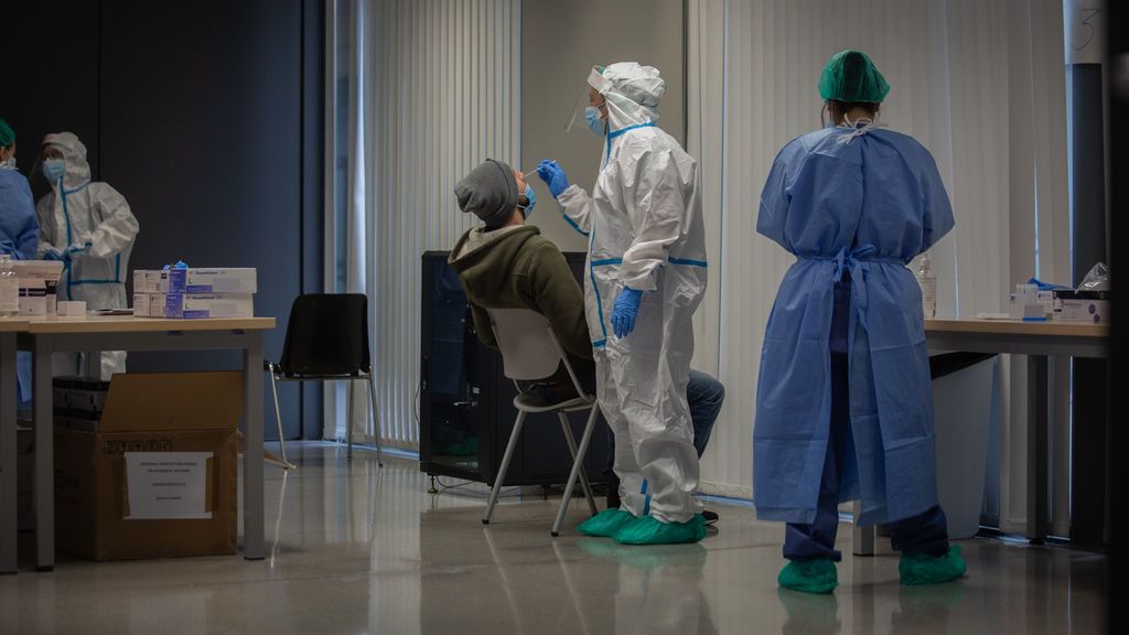 Cataluña arranca el año con 3.732 nuevos contagios y 35 fallecimientos Cataluña arranca el año con 3.732 nuevos contagios y 35 fallecimientos