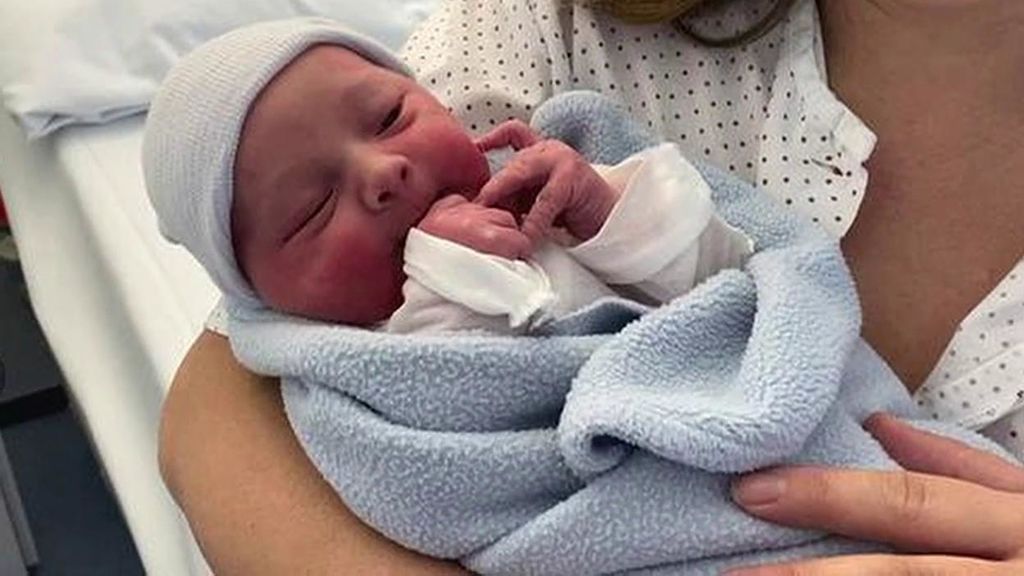 Tres bebés nacen en España en plenas campanadas y comparten el título de primer bebé de 2021