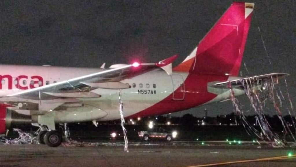 Un avión de Avianca queda enredado con un globo de serpentinas en Bogotá Un avión de Avianca queda enredado con un globo de serpentinas en Bogotá