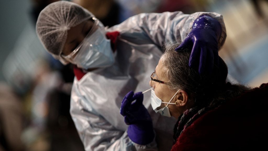 656 nuevos casos y 16 muertes en Madrid, y los hospitalizados siguen al alza 656 nuevos casos y 16 muertes en Madrid, y los hospitalizados siguen al alza