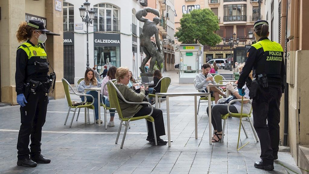 Aragón reduce aforos en hostelería y adelanta el cierre del comercio tras triplicar los contagios en una semana Aragón reduce aforos en hostelería y adelanta el cierre del comercio tras triplicar los contagios en una semana