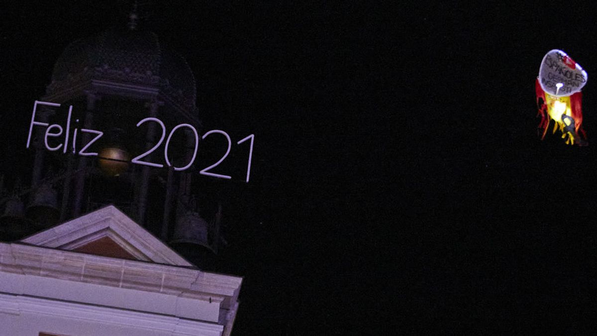 La Policía Nacional ha identificado al piloto del dron que sobrevoló la Puerta del Sol en Nochevieja La Policía Nacional ha identificado al piloto del dron que sobrevoló la Puerta del Sol en Nochevieja