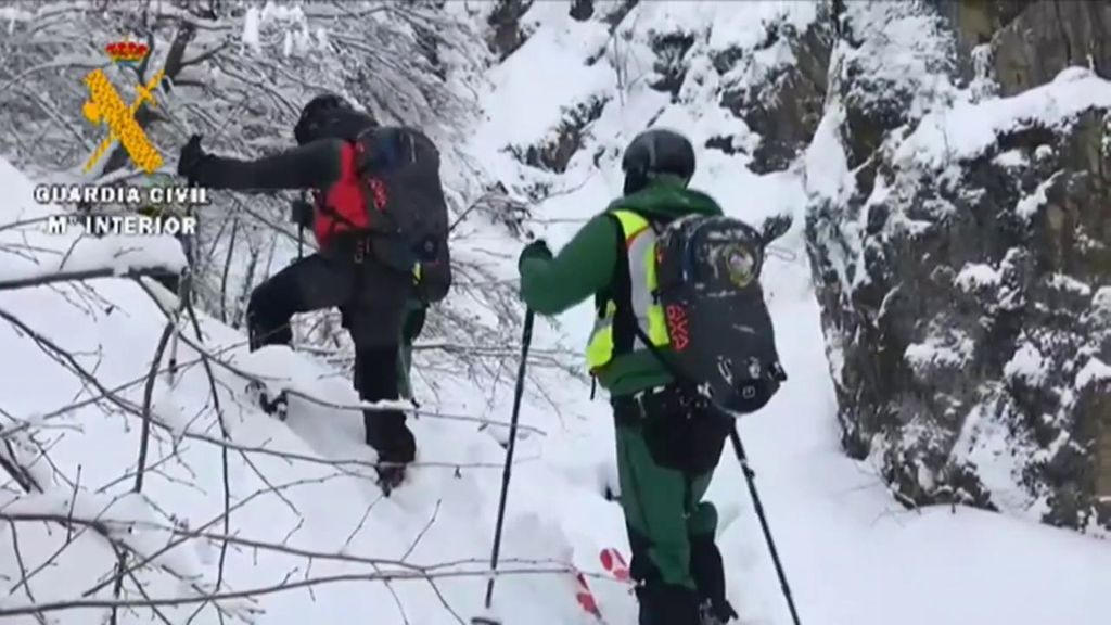 Continúa la búsqueda de Virgilio, el segundo operario que quedó atrapado por una avalancha en San Isidro