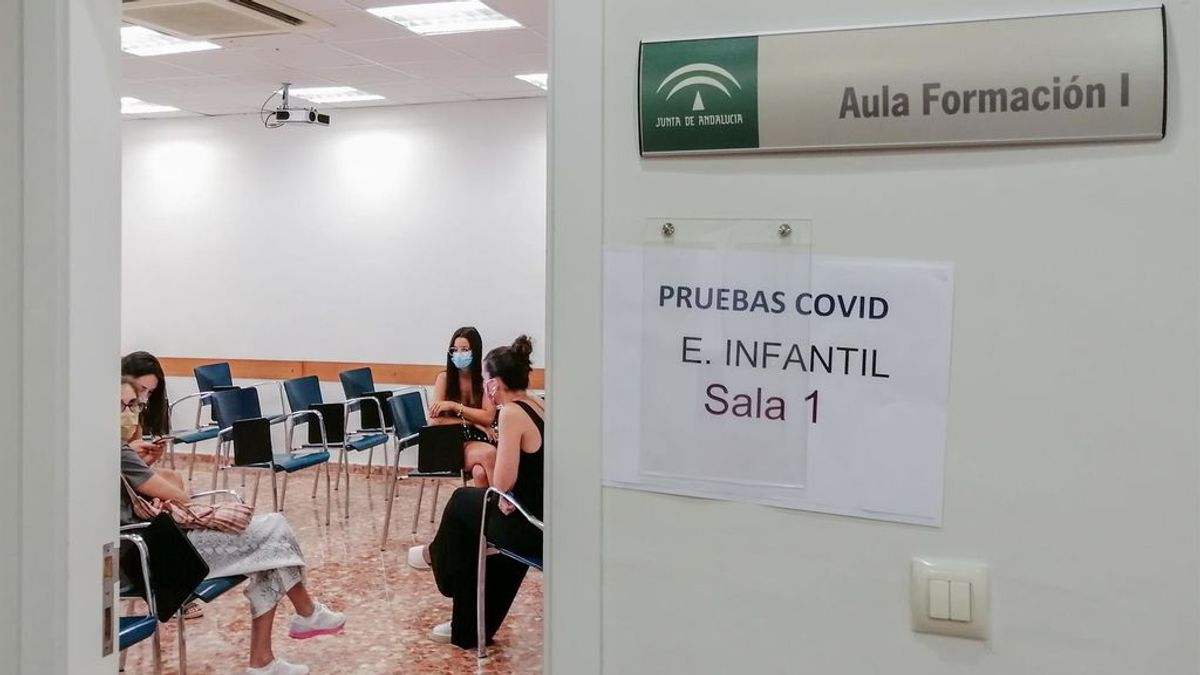 Andalucía realizará esta semana 140.000 test a profesionales de la educación para la vuelta a clase Andalucía realizará esta semana 140.000 test a profesionales de la educación para la vuelta a clase
