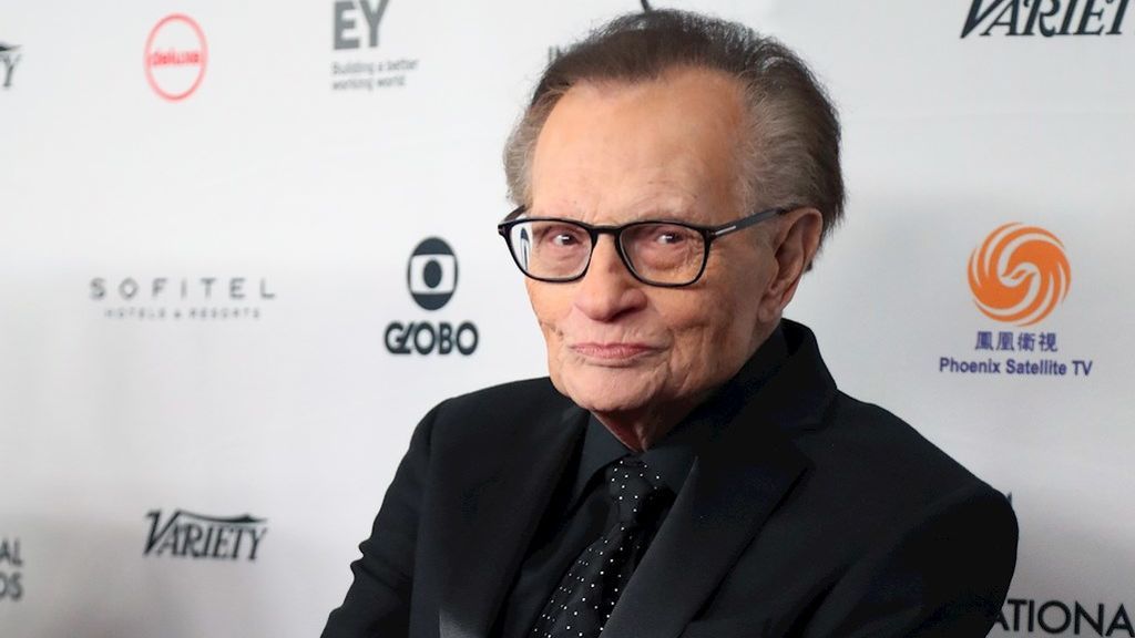 Larry King, hospitalizado por Covid-19 Larry King, hospitalizado por Covid-19