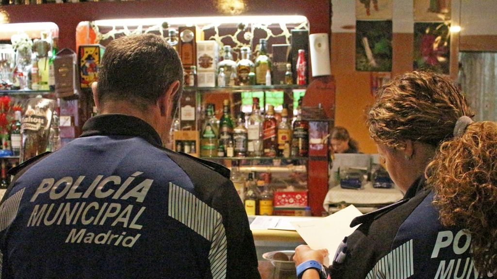 Desalojan una sauna en el centro de Madrid donde se celebraba una fiesta ilegal con 300 personas Desalojan una sauna en el centro de Madrid donde se celebraba una fiesta ilegal con 300 personas