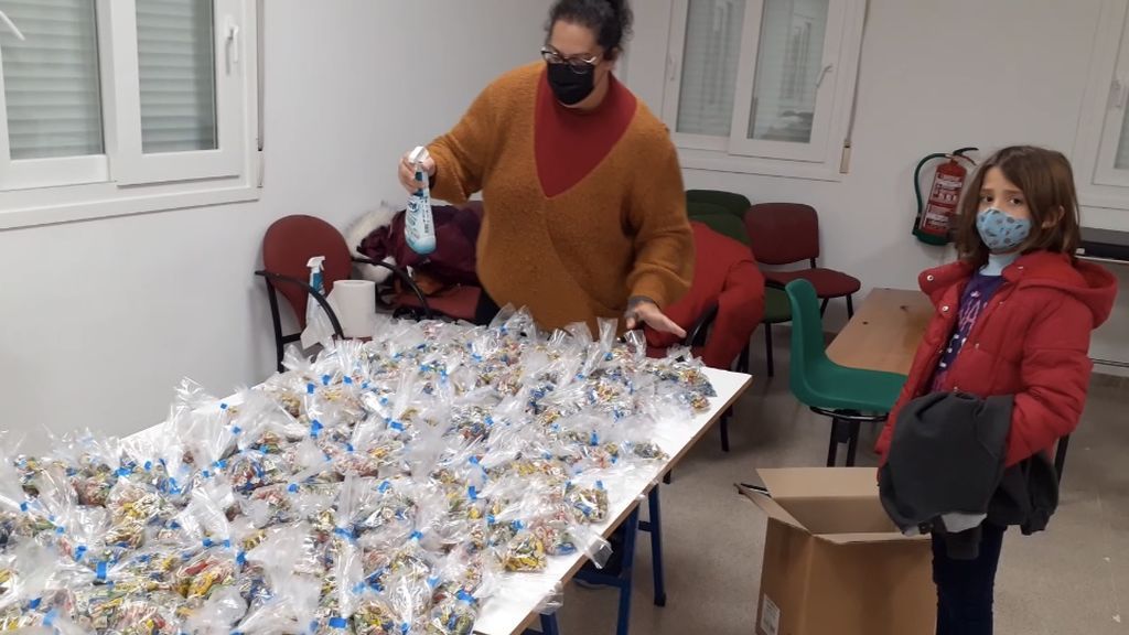 Las cabalgatas extreman la seguridad sanitaria: desinfección y cuarentena para los caramelos en un pueblo de Granada Las cabalgatas extreman la seguridad sanitaria: desinfección y cuarentena para los caramelos en un pueblo de Granada