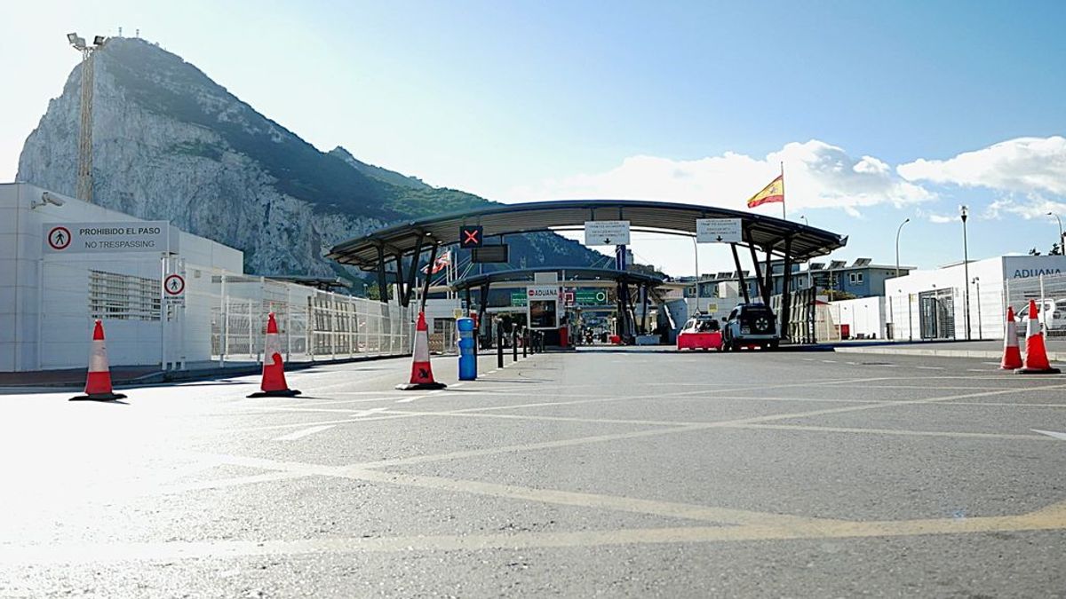 Una frontera vacía: el aislamiento de Gibraltar, y de los municipios que lo rodean, intenta poner freno a la pandemia