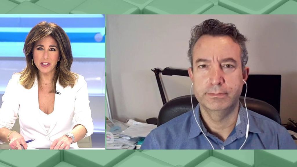 Cesar Carballo, médico de Urgencias en Madrid, indignado con la vacunación en España