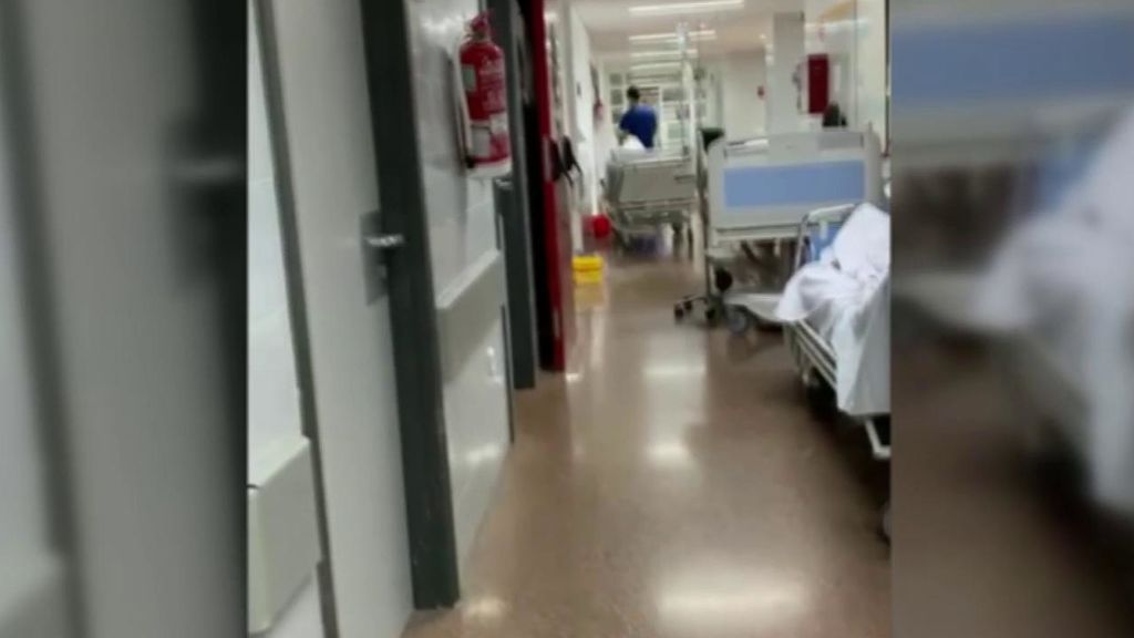 Un hospital de Valencia, desbordado ante el aumento de pacientes: la zona de ingresos se extiende a los pasillos