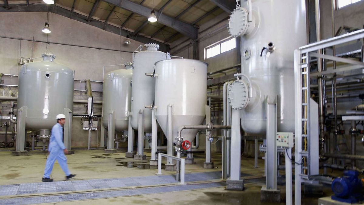 Irán inicia el enriquecimiento de uranio al 20 % y viola el acuerdo nuclear Irán inicia el enriquecimiento de uranio al 20 % y viola el acuerdo nuclear