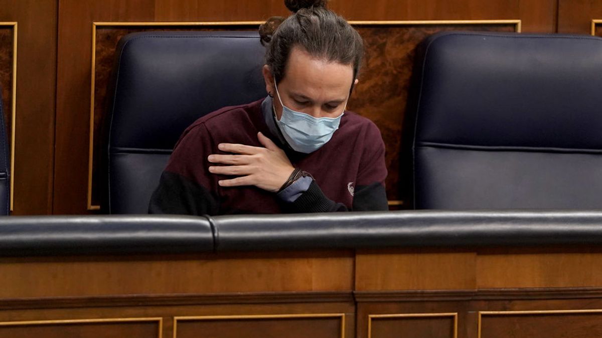 El alcalde de Cazalla envía botellas de anís a Pablo Iglesias por apoyar un libro que descalifica este licor El alcalde de Cazalla envía botellas de anís a Pablo Iglesias por apoyar un libro que descalifica este licor