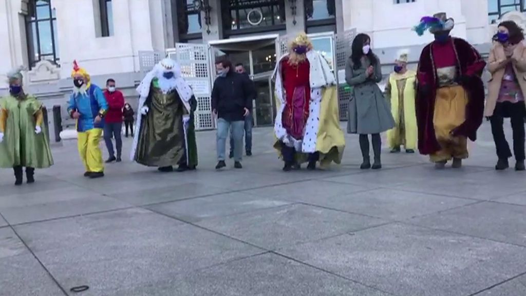 Almeida, Villacís y Levy bailan a ritmo de Jerusalema con los Reyes Magos a su llegada a la capital