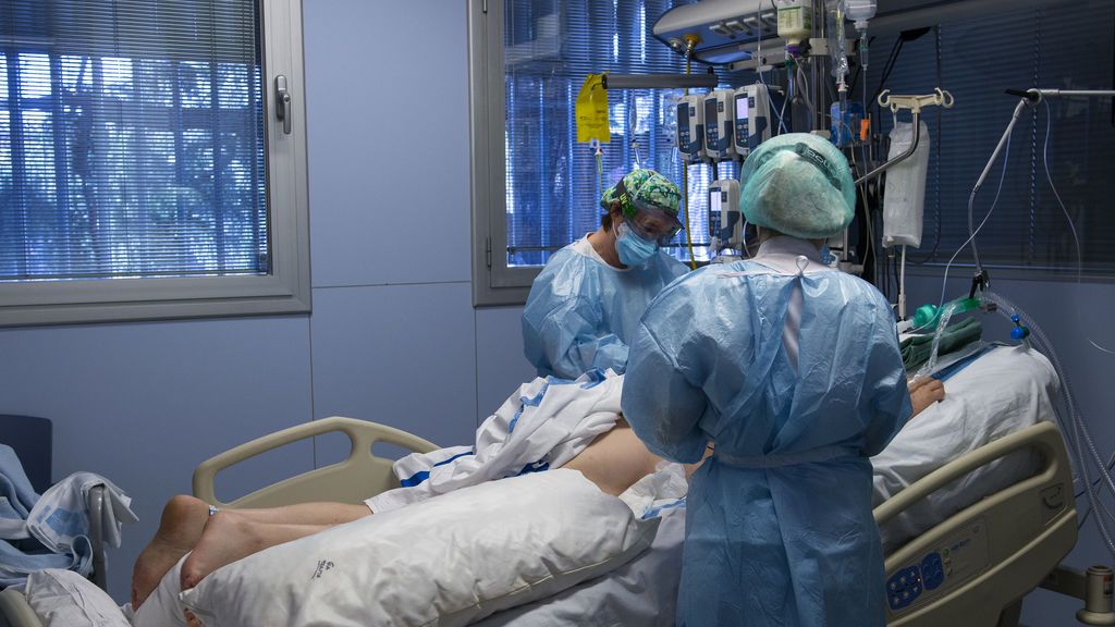 La Navidad dispara los ingresos en los hospitales: 2.100 pacientes más que antes de Nochebuena La Navidad dispara los ingresos en los hospitales: 2.100 pacientes más que antes de Nochebuena