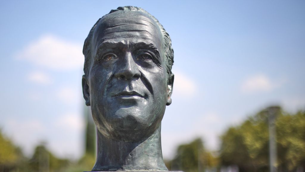 El Ayuntamiento de Cádiz retira el busto de Juan Carlos I y lo guarda en dependencias municipales El Ayuntamiento de Cádiz retira el busto de Juan Carlos I y lo guarda en dependencias municipales
