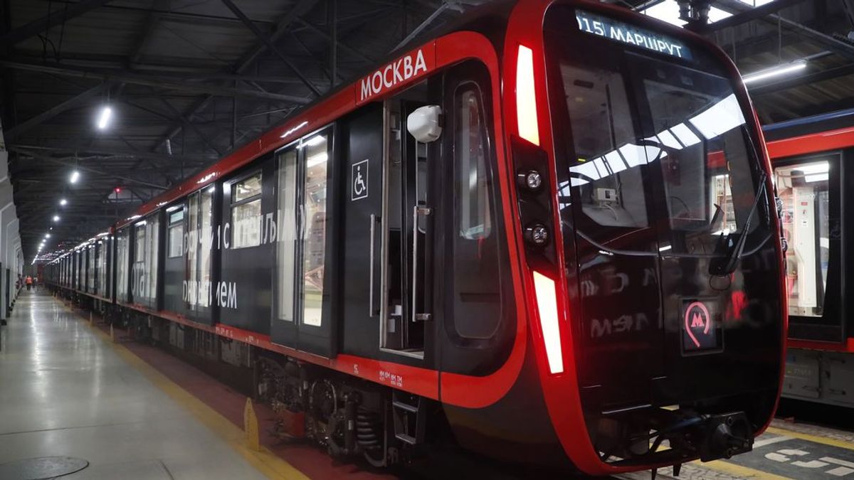 El metro de Moscú acepta por primera vez en su historia que las mujeres conduzcan los trenes El metro de Moscú acepta por primera vez en su historia que las mujeres conduzcan los trenes