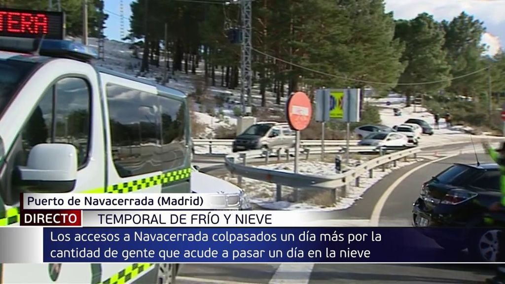 Vuelven a cortar la carretera hacia Navacerrada por la gran afluencia de personas tras los avisos del fin de semana