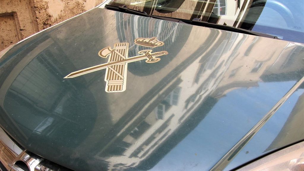 Guardia Civil busca al autor de la muerte de un hombre encontrado en un coche con un disparo en Roquetas Guardia Civil busca al autor de la muerte de un hombre encontrado en un coche con un disparo en Roquetas