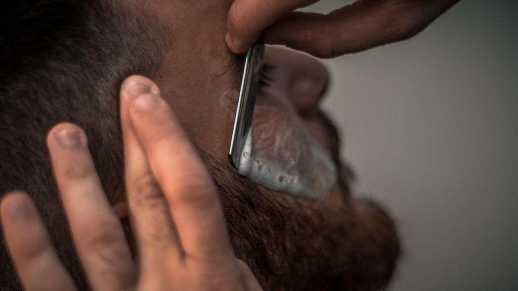 Recortar y perfilar: cómo arreglarse la barba corta de forma elegante