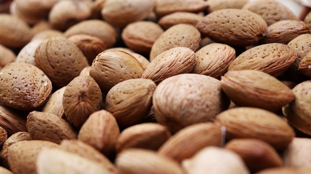 almonds-5178897_1920