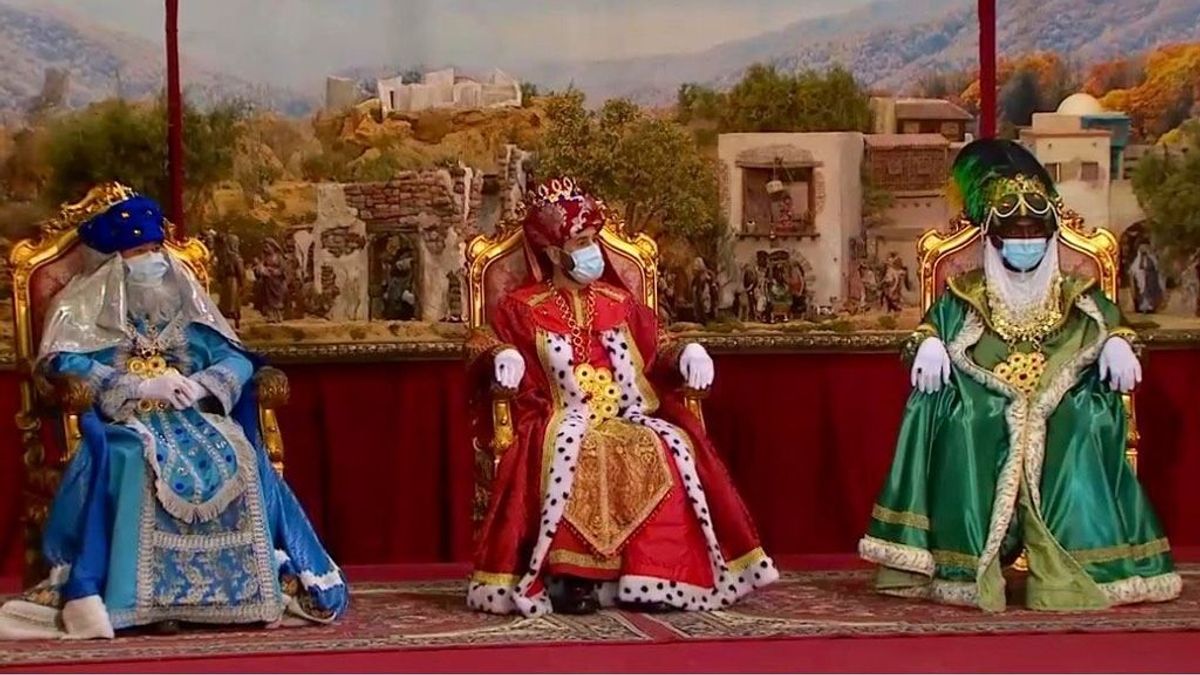 La cabalgata de Valencia termina con una aglomeración el peor día de la pandemia La cabalgata de Valencia termina con una aglomeración el peor día de la pandemia