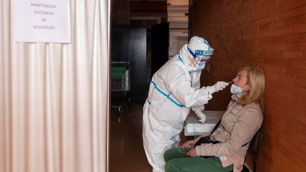 Sanidad anota un máximo de 23.700 contagios de coronavirus y 352 muertos Sanidad anota un máximo de 23.700 contagios de coronavirus y 352 muertos