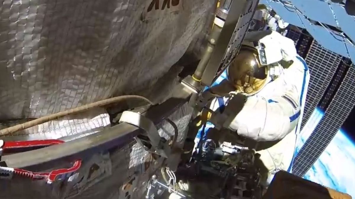 El impacto de un micrometeorito abre una grieta en la Estación Espacial Internacional