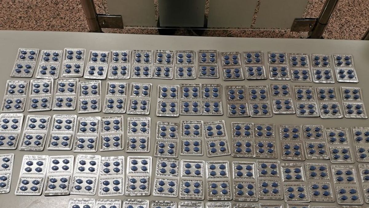 Sorprendida en el aeropuerto de A Coruña con 576 dosis de Viagra en su equipaje Sorprendida en el aeropuerto de A Coruña con 576 dosis de Viagra en su equipaje