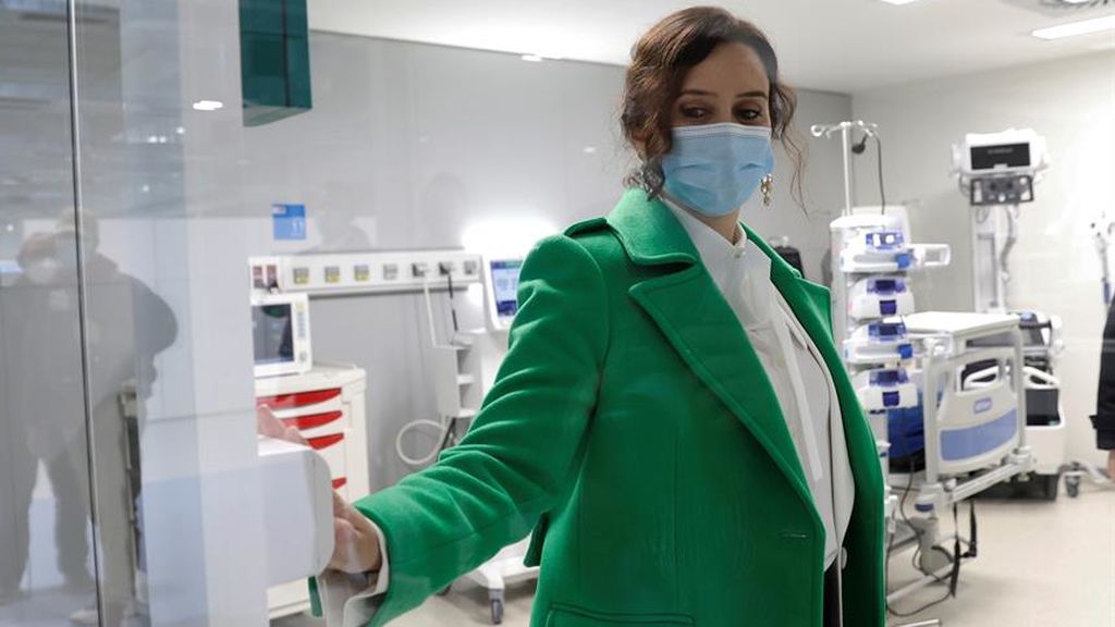 Ayuso responde a las críticas contra la privatización y los retrasos con vacunaciones nocturnas Ayuso responde a las críticas contra la privatización y los retrasos con vacunaciones nocturnas