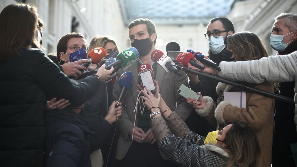 Casado exige al Gobierno coordinar la campaña de vacunación y no esconderse en las CC. AA. Casado exige al Gobierno coordinar la campaña de vacunación y no esconderse en las CC. AA.