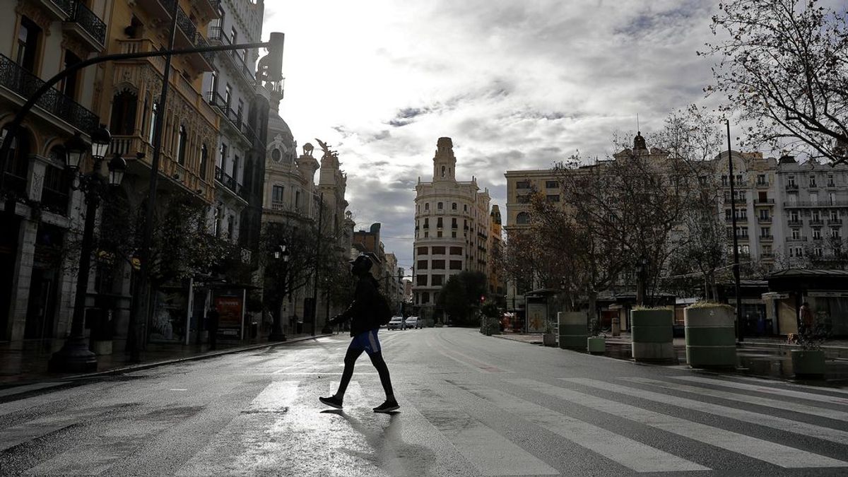 Valencia endurece las restricciones: adelanta el toque de queda, confina municipios y cierra la comunidad hasta el 31 de enro