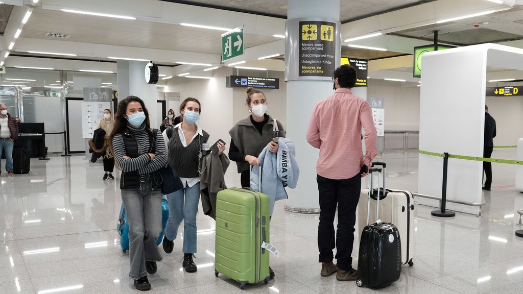 La llegada de turistas internacionales se hunde un 90% en noviembre por los rebrotes La llegada de turistas internacionales se hunde un 90% en noviembre por los rebrotes