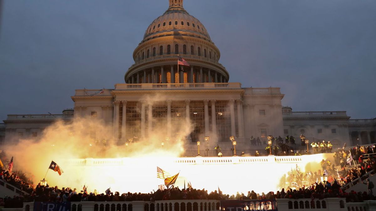 Trump instiga un asalto de sus simpatizantes al Capitolio durante la ratificación de Biden Trump instiga un asalto de sus simpatizantes al Capitolio durante la ratificación de Biden
