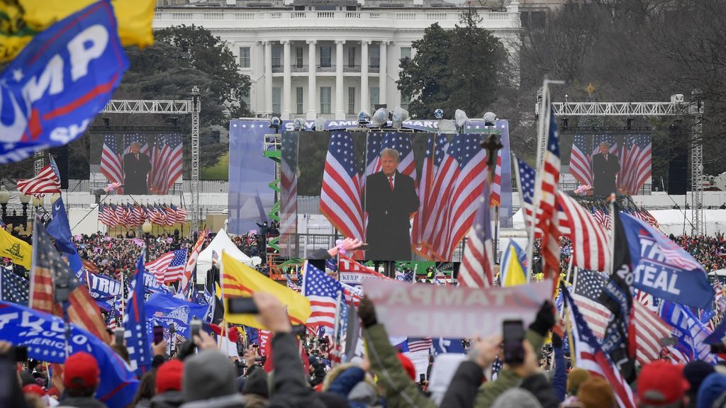 Trump se da un baño de masas en Washington