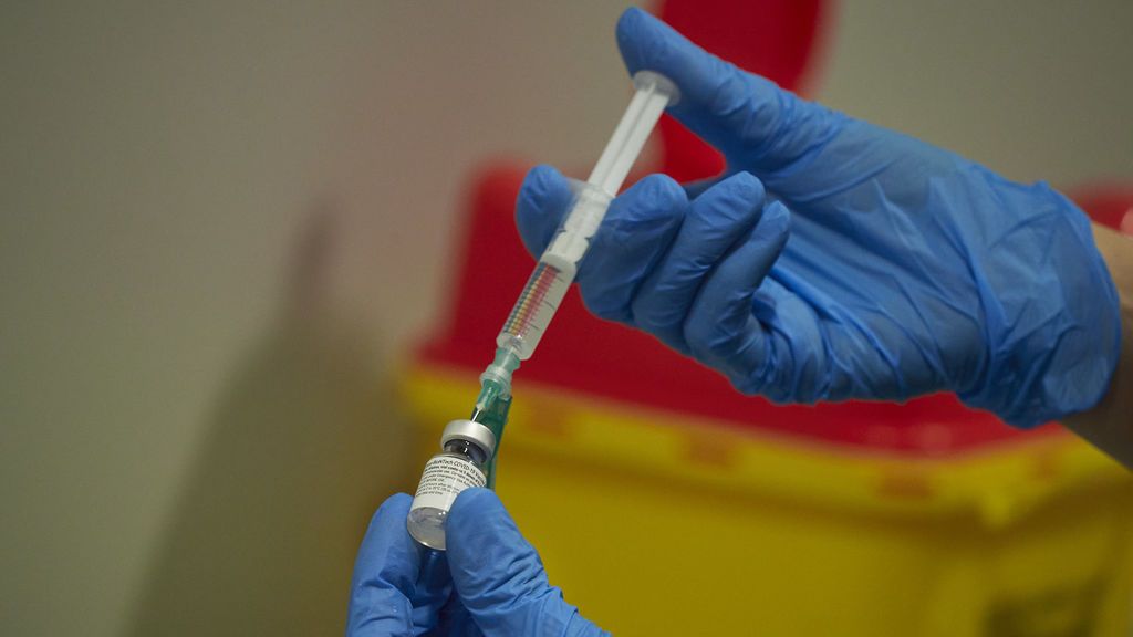 ¿Qué diferencias hay entre recibir la vacuna de Moderna o la de Pfizer?